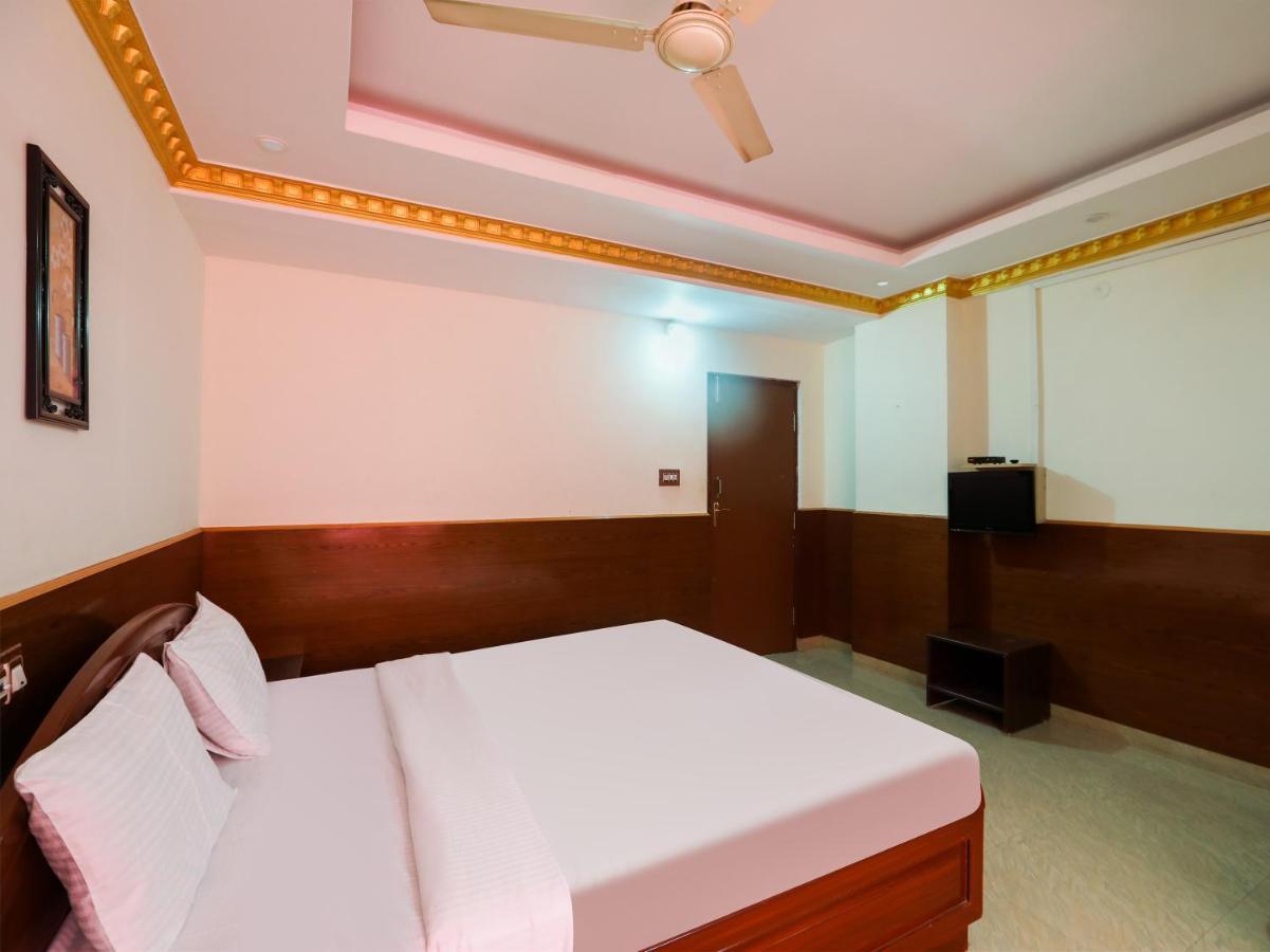 Capital O 84002 Hotel Top In Town President Kushālnagar Exterior foto